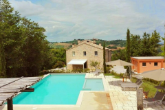 02-House overview from the pool